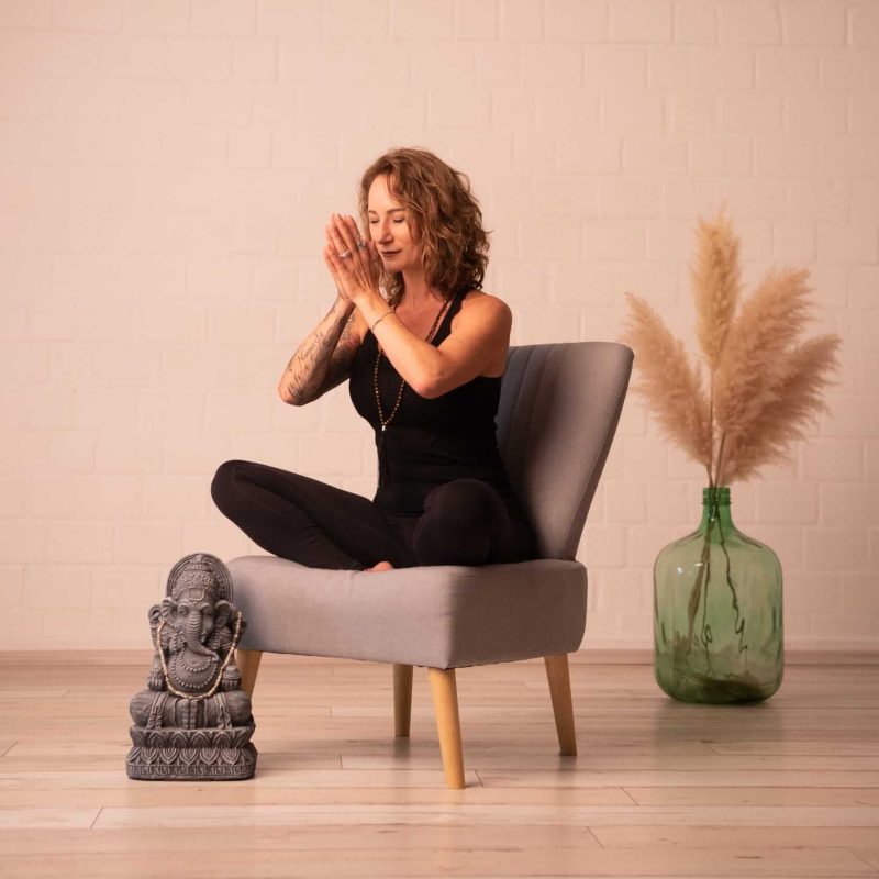 Meditative sitzende Yoga-Haltung